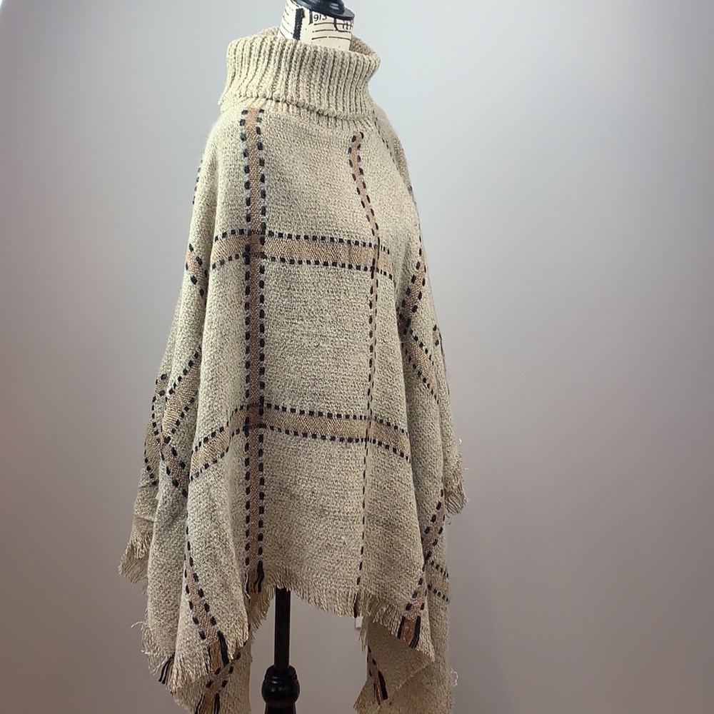 Poncho Turtleneck Windowpane Print - Picture 7 of 14